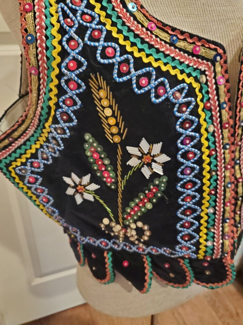 Polish vintage , ethnic embroidered vest - Picture 3 of 7